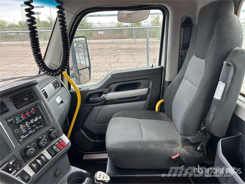 Kenworth T880 14x4 Super 18 Five Axle Dump Truck Pašizgāzējs