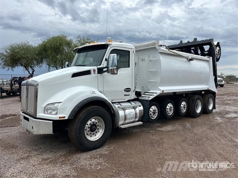 Kenworth T880 14x4 Super 18 Five Axle Dump Truck Pašizgāzējs