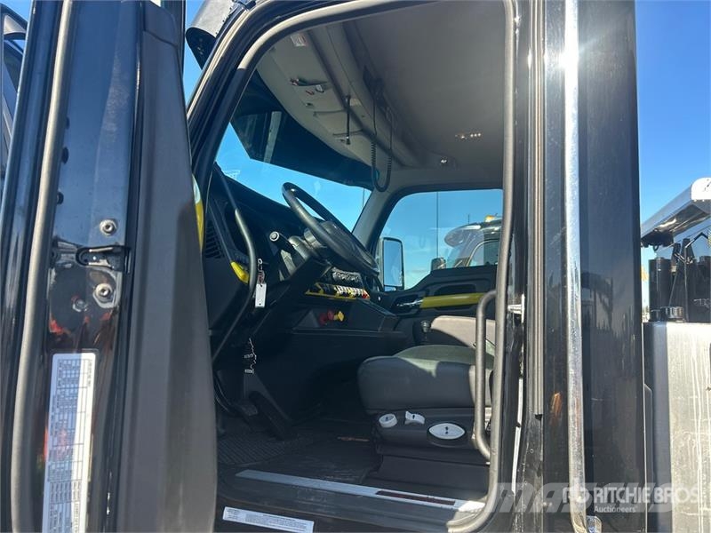 Kenworth T880 14x4 Super 18 Five Axle Dump Truck Kipper