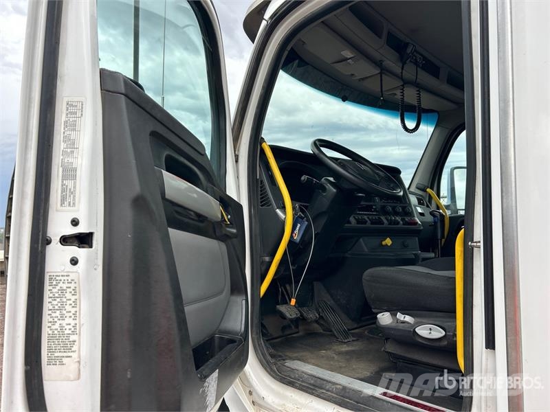Kenworth T880 14x4 Super 18 Five Axle Dump Truck Pašizgāzējs