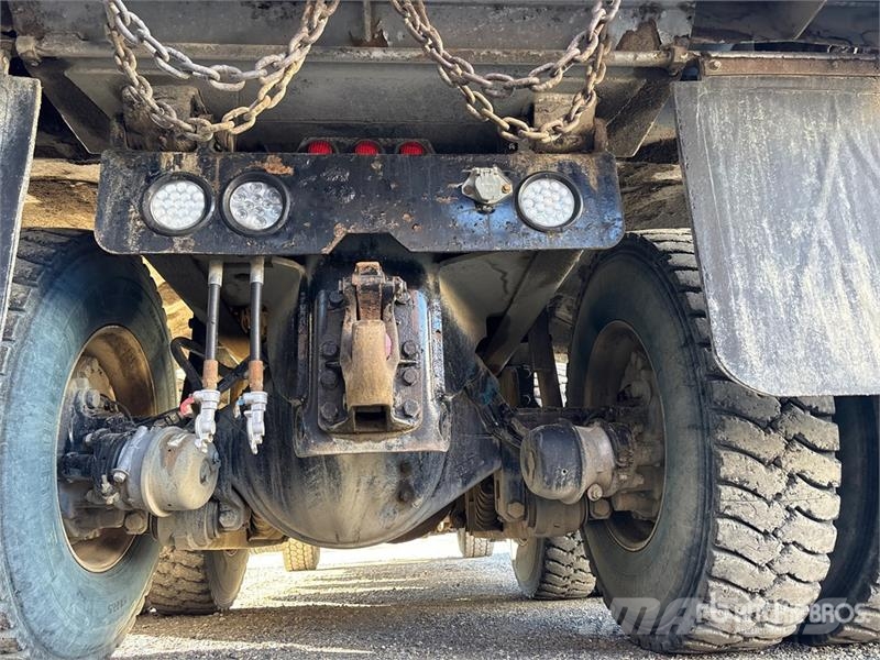 Kenworth T880 14x4 Super 18 Five Axle Dump Truck شاحنات قلابة