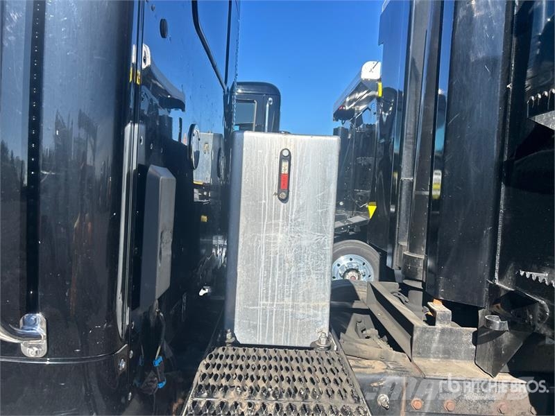 Kenworth T880 14x4 Super 18 Five Axle Dump Truck Kipper
