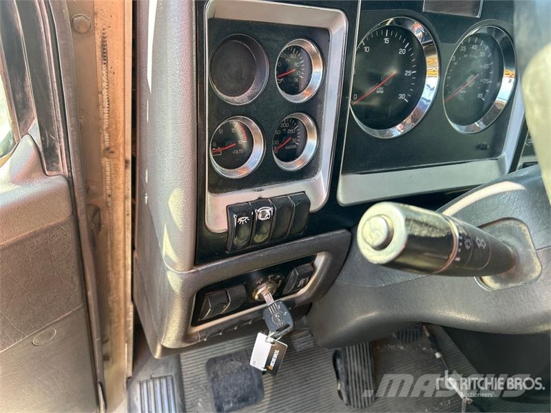 Kenworth W900 Pašizgāzējs