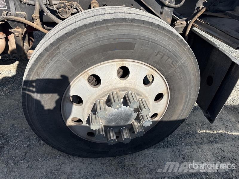 Kenworth W900 Тягачі