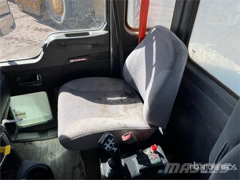 Kenworth W900 10x4 Mixer Truck Betonvedēji