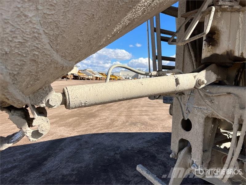 Kenworth W900 10x4 Mixer Truck Betonvedēji