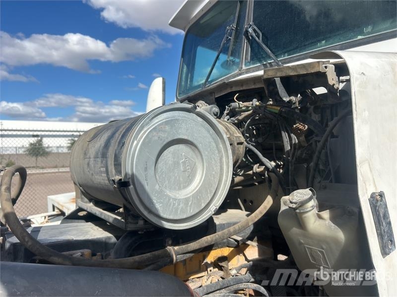Kenworth W900 6x4 Mixer Truck Betonvedēji