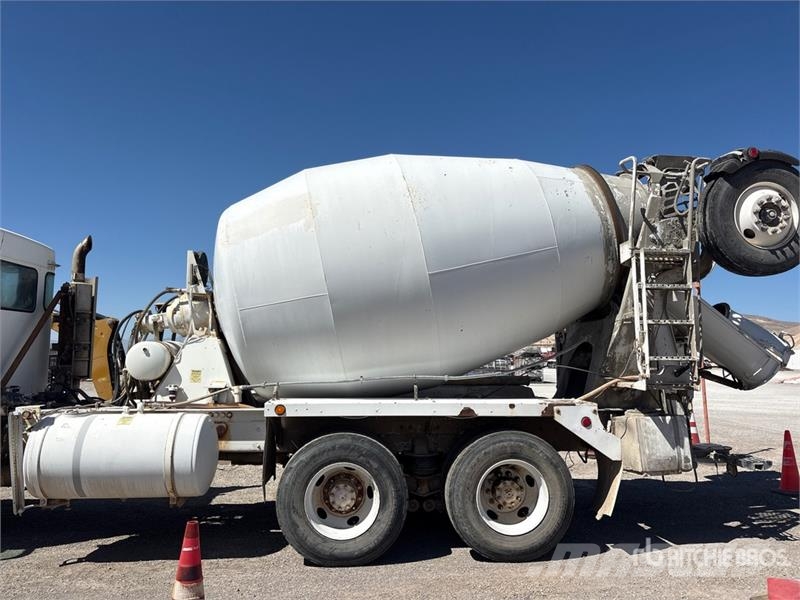 Kenworth W900 6x4 Mixer Truck Betonvedēji
