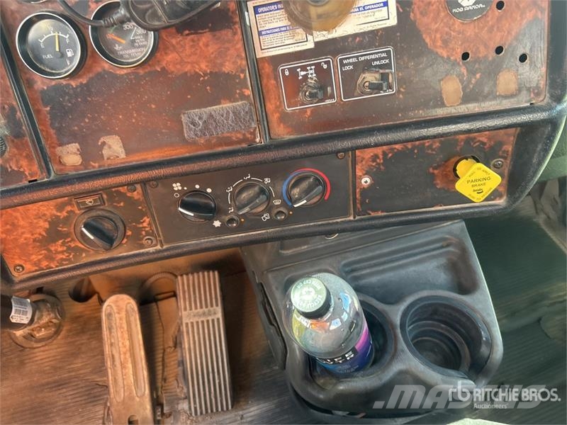 Kenworth W900 6x4 Mixer Truck Betonvedēji