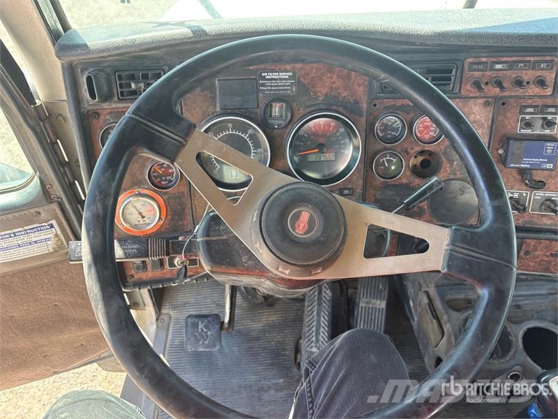 Kenworth W900 6x4 Mixer Truck Betonvedēji
