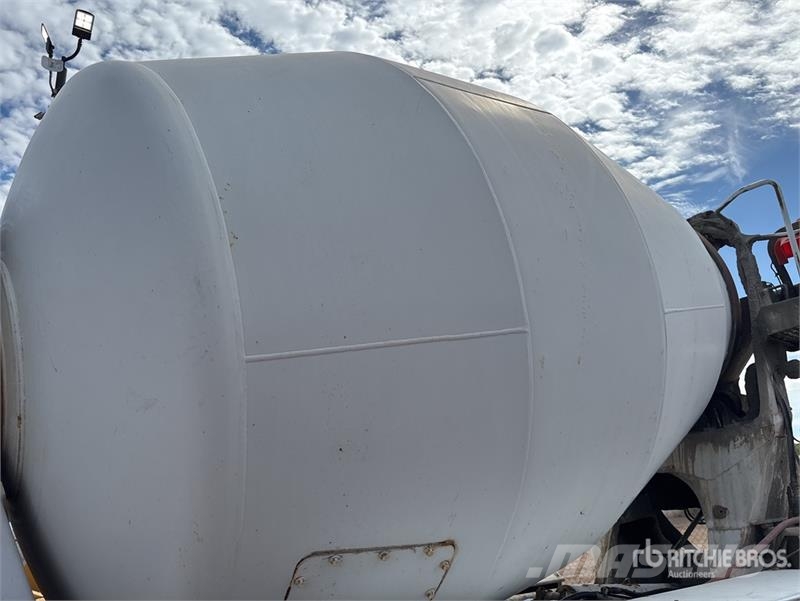 Kenworth W900 8x4 Mixer Truck (Inoperable) Concrete trucks