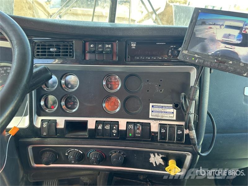 Kenworth W900 8x4 Mixer Truck Betonvedēji