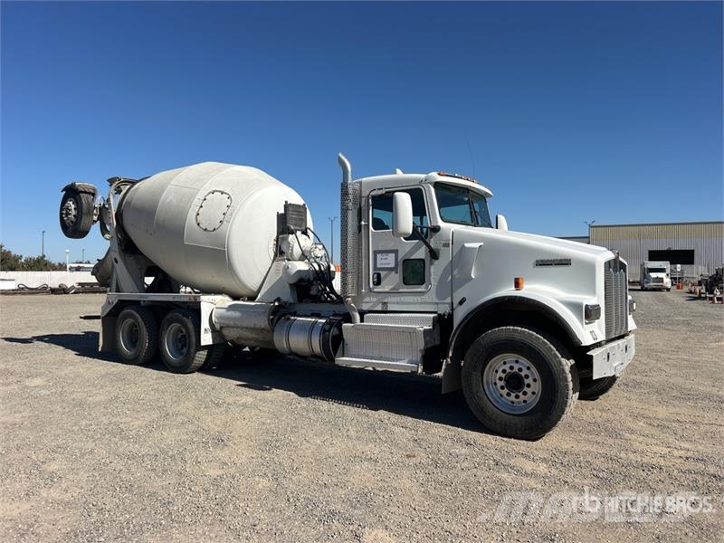 Kenworth W900 8x4 Mixer Truck Betonvedēji
