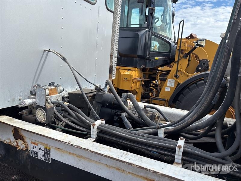 Kenworth W900 8x4 Mixer Truck (Inoperable) Concrete trucks