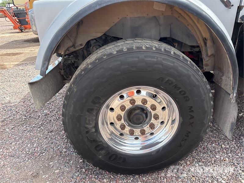 Kenworth W900 8x4 Mixer Truck (Inoperable) Concrete trucks