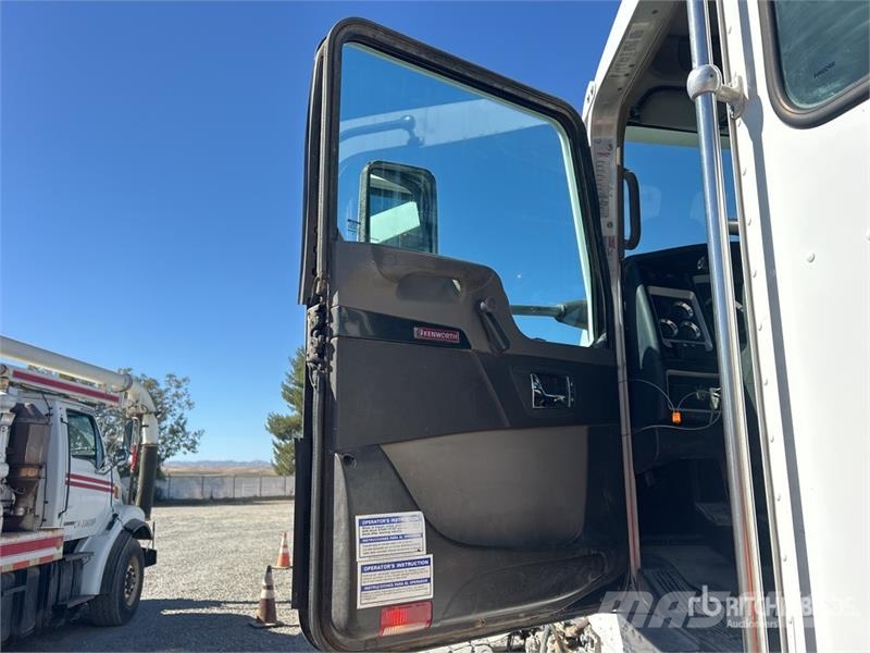 Kenworth W900 8x4 Mixer Truck Betonvedēji