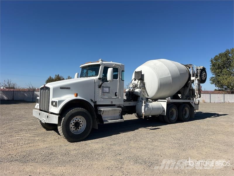 Kenworth W900 8x4 Mixer Truck Betonvedēji