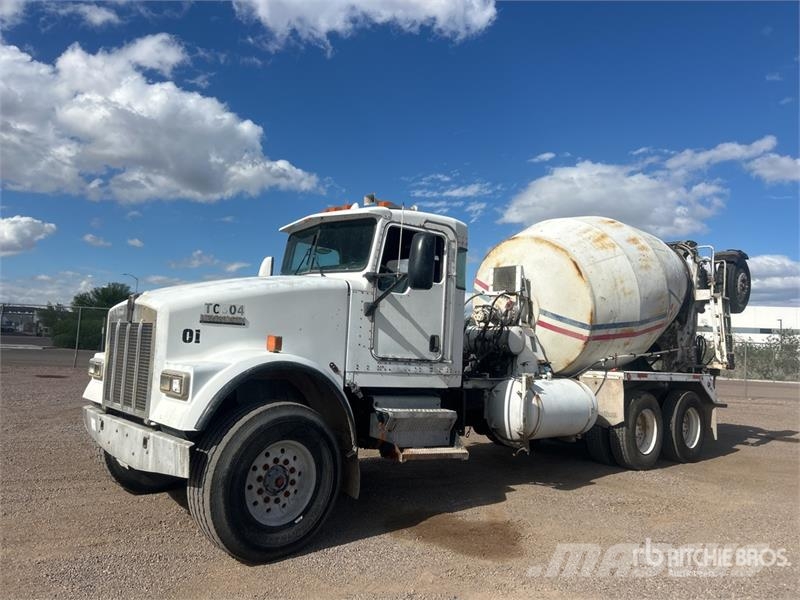 Kenworth W900 8x4 Mixer Truck Betonvedēji