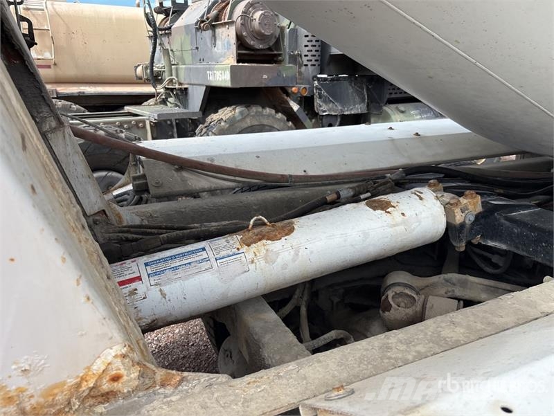 Kenworth W900 8x4 Mixer Truck (Inoperable) Concrete trucks