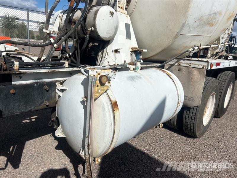 Kenworth W900 8x4 Mixer Truck Betonvedēji