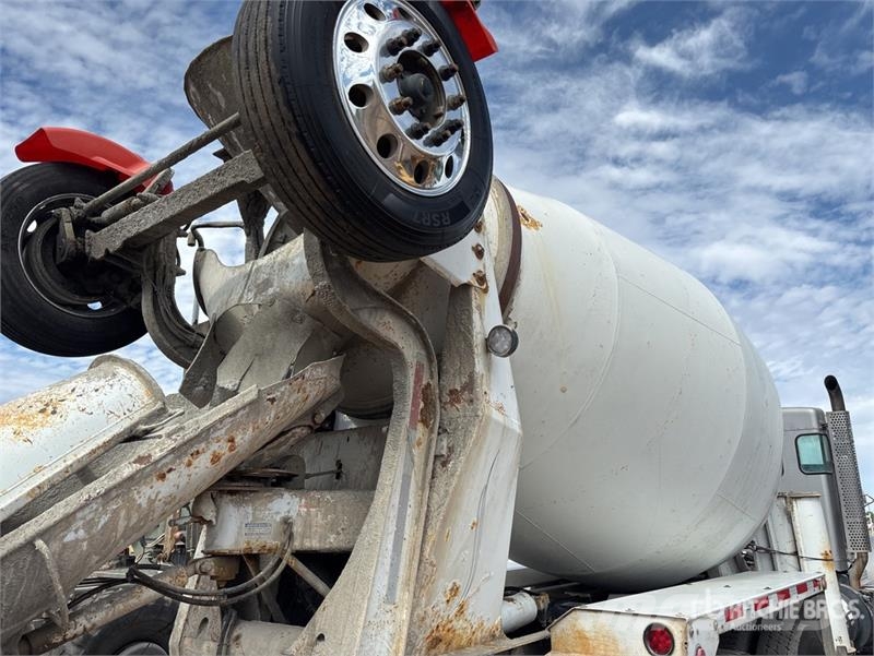 Kenworth W900 8x4 Mixer Truck (Inoperable) Concrete trucks