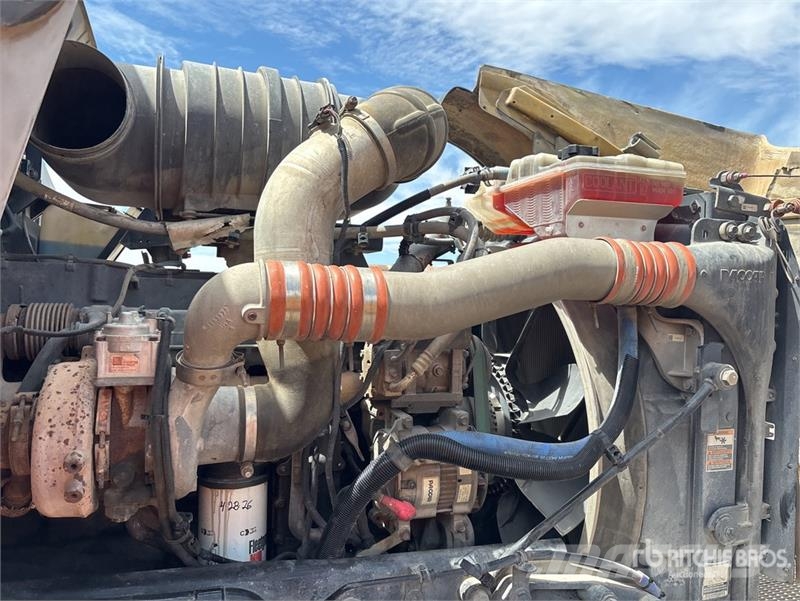 Kenworth W900 8x4 Mixer Truck (Inoperable) Concrete trucks