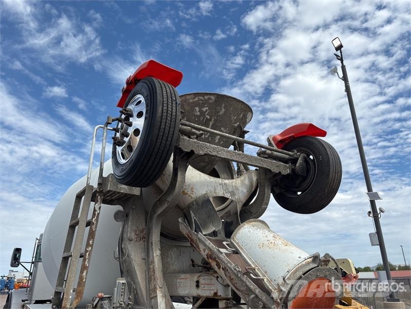 Kenworth W900 8x4 Mixer Truck (Inoperable) Concrete trucks