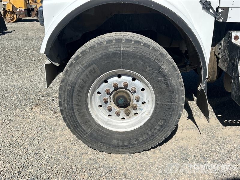 Kenworth W900 8x4 Mixer Truck Betonvedēji