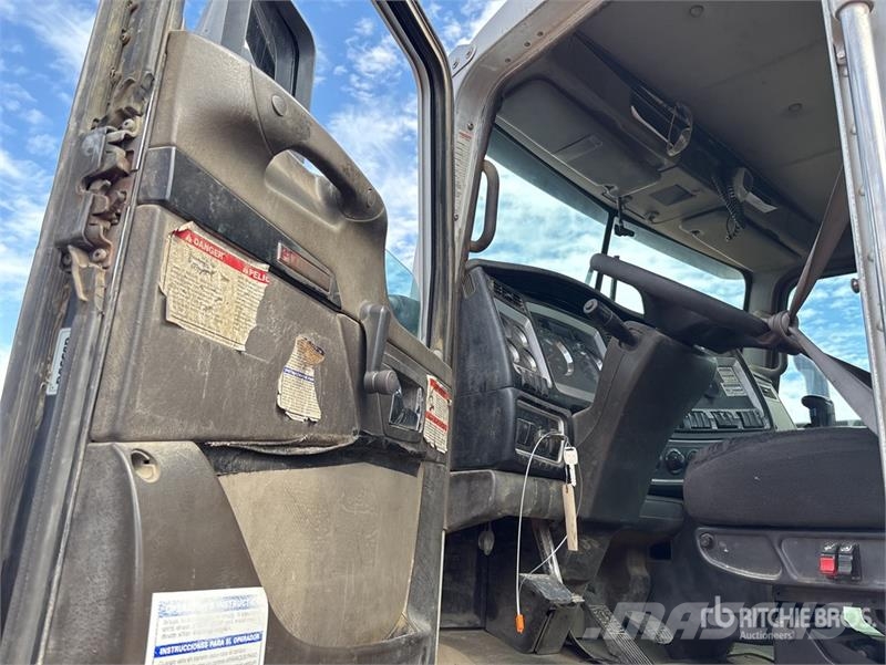 Kenworth W900 8x4 Mixer Truck (Inoperable) Concrete trucks