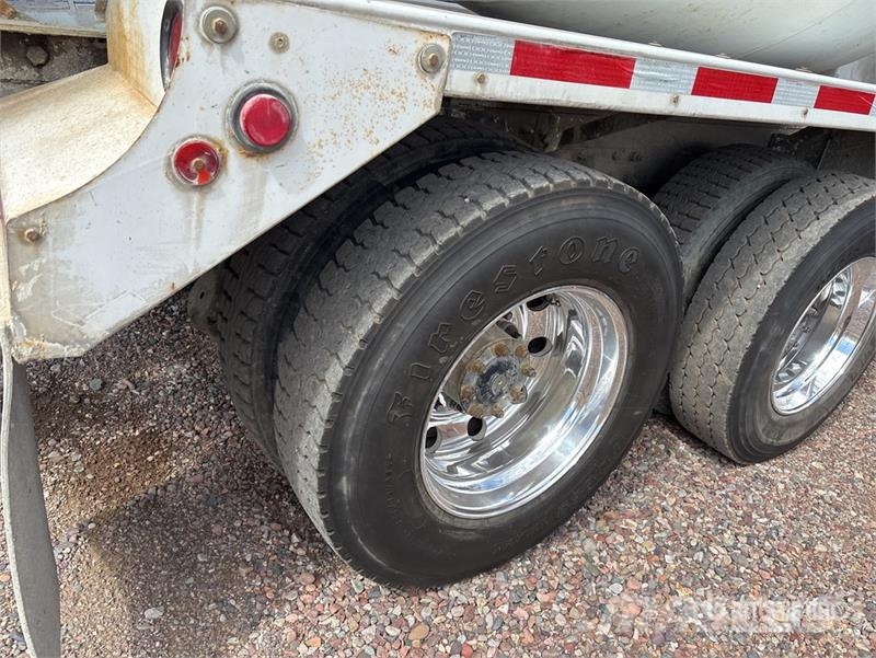 Kenworth W900 8x4 Mixer Truck (Inoperable) Concrete trucks