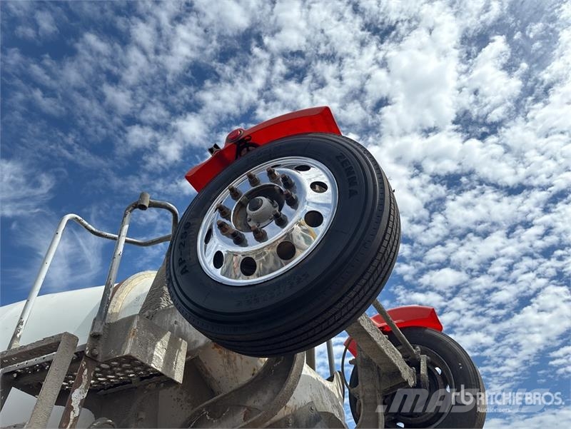 Kenworth W900 8x4 Mixer Truck (Inoperable) Concrete trucks