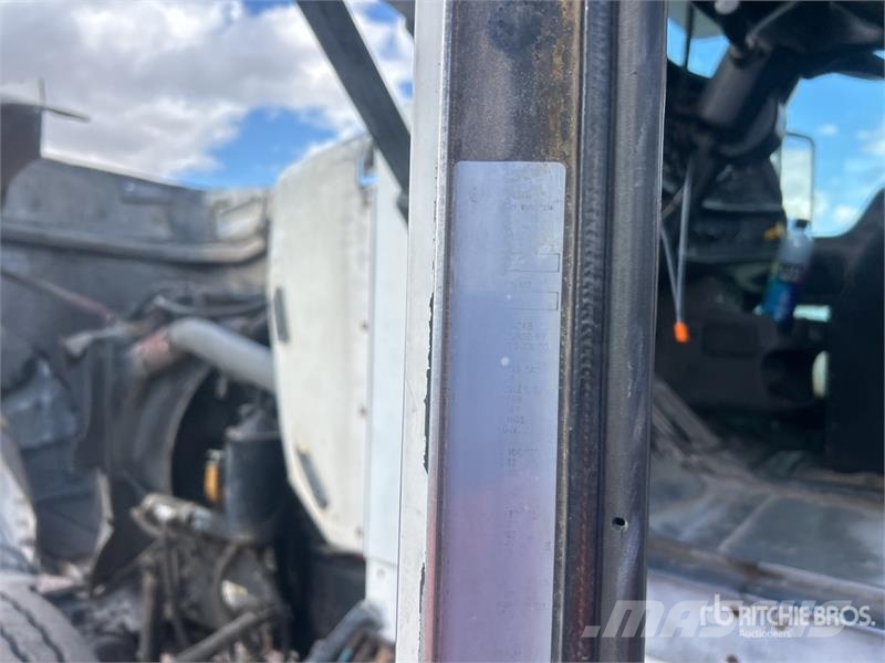 Kenworth W900 8x4 Mixer Truck Betonvedēji