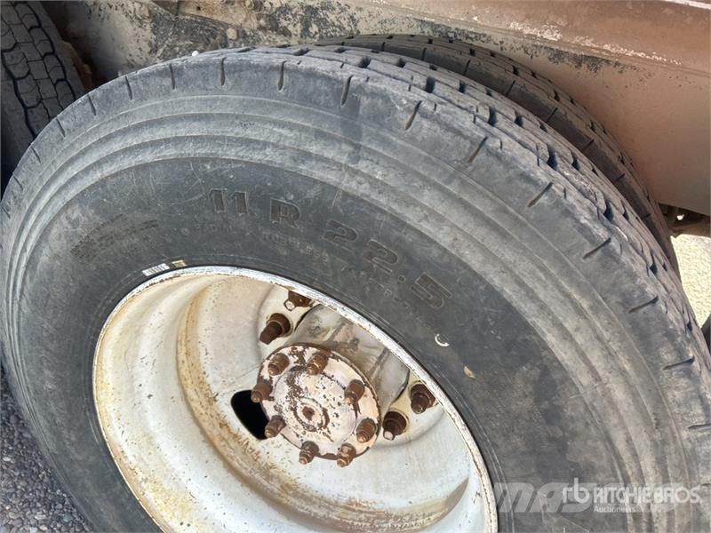 Kenworth W900 8x4 Mixer Truck Betonvedēji