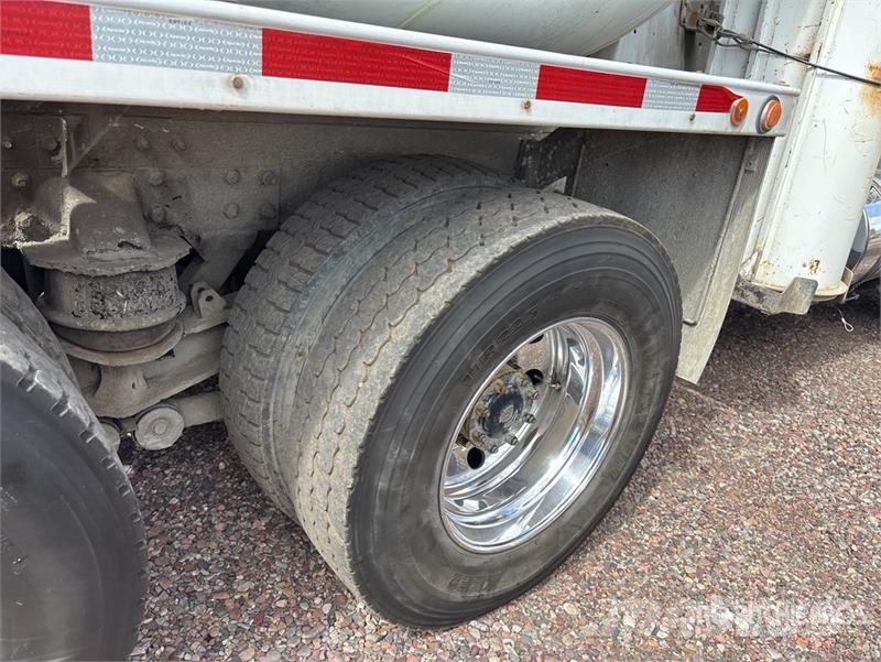 Kenworth W900 8x4 Mixer Truck (Inoperable) Concrete trucks