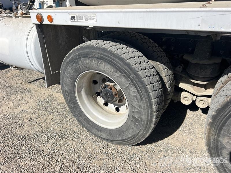 Kenworth W900 8x4 Mixer Truck Betonvedēji