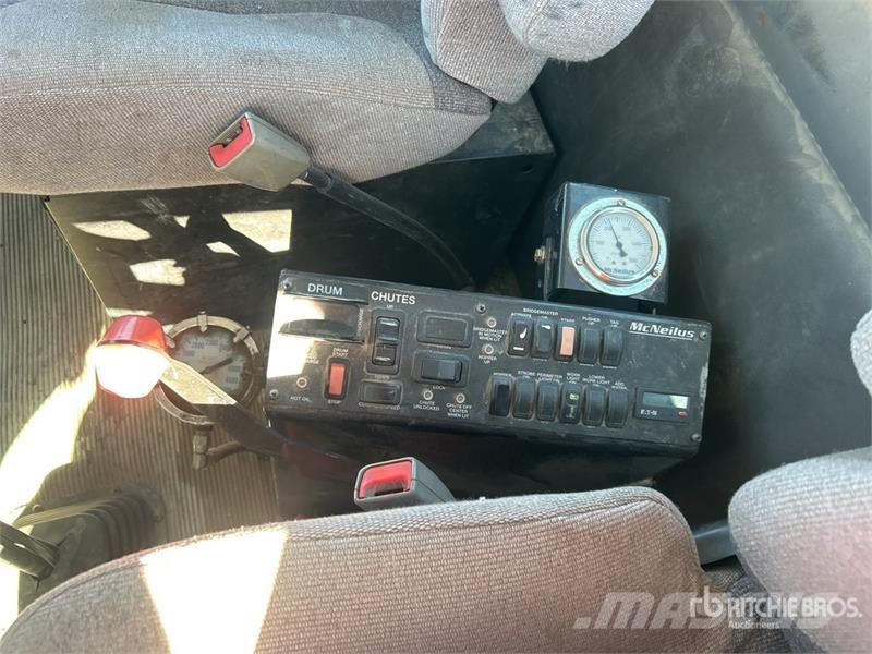 Kenworth W900 8x4 Mixer Truck Betonvedēji