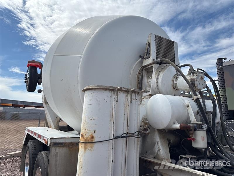 Kenworth W900 8x4 Mixer Truck (Inoperable) Concrete trucks