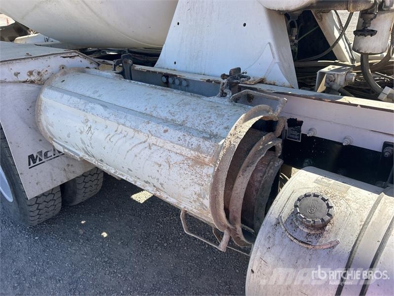 Kenworth W900 8x4 Mixer Truck Betonvedēji