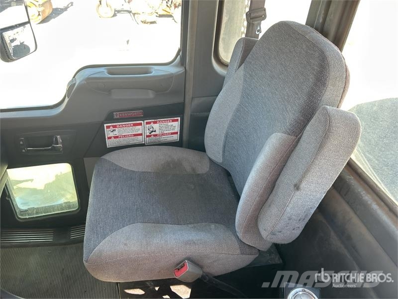Kenworth W900 8x4 Mixer Truck Betonvedēji
