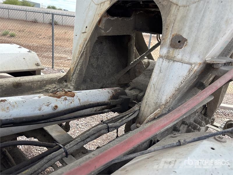 Kenworth W900 8x4 Mixer Truck (Inoperable) Concrete trucks