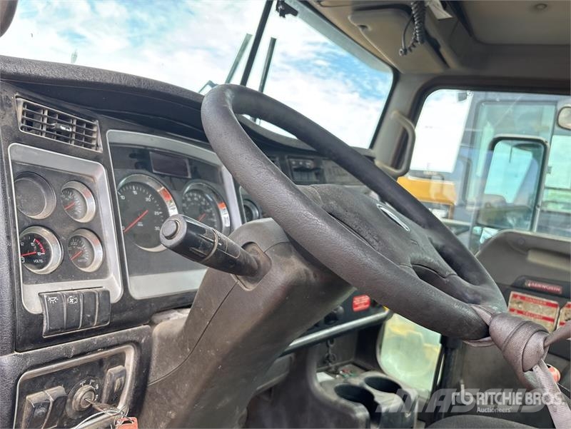 Kenworth W900 8x4 Mixer Truck (Inoperable) Concrete trucks