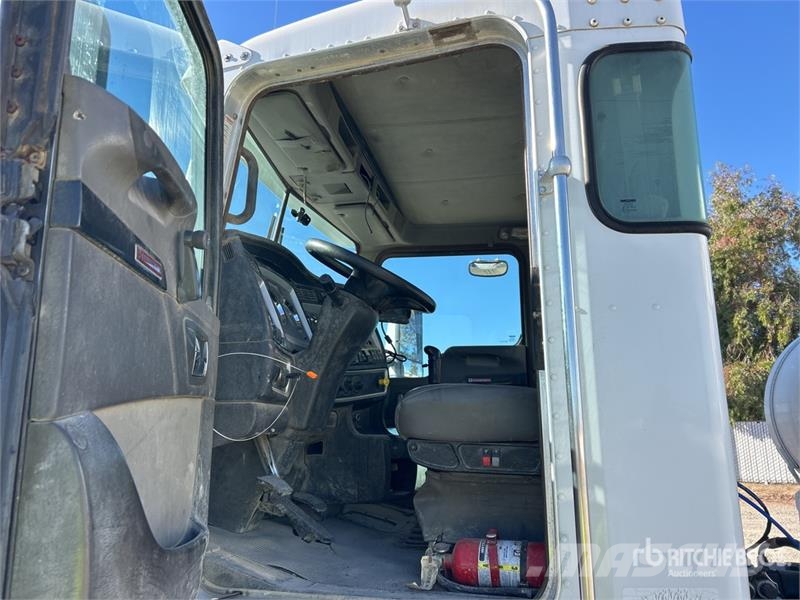 Kenworth W900 8x4 Mixer Truck ミキサー車
