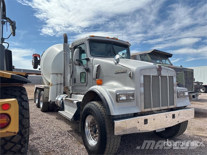 Kenworth W900 8x4 Mixer Truck (Inoperable) Concrete trucks