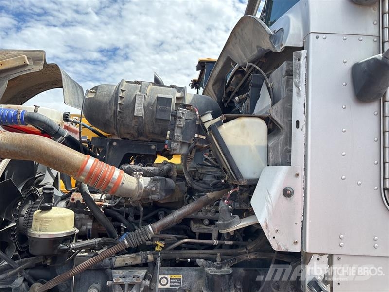 Kenworth W900 8x4 Mixer Truck (Inoperable) Concrete trucks