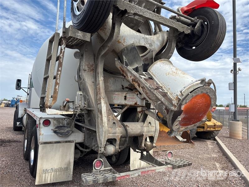 Kenworth W900 8x4 Mixer Truck (Inoperable) Concrete trucks
