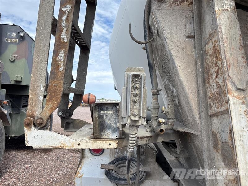 Kenworth W900 8x4 Mixer Truck (Inoperable) Concrete trucks
