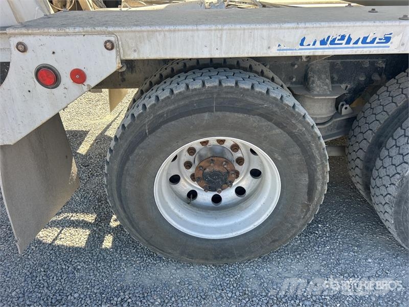 Kenworth W900 8x4 Mixer Truck Betonvedēji