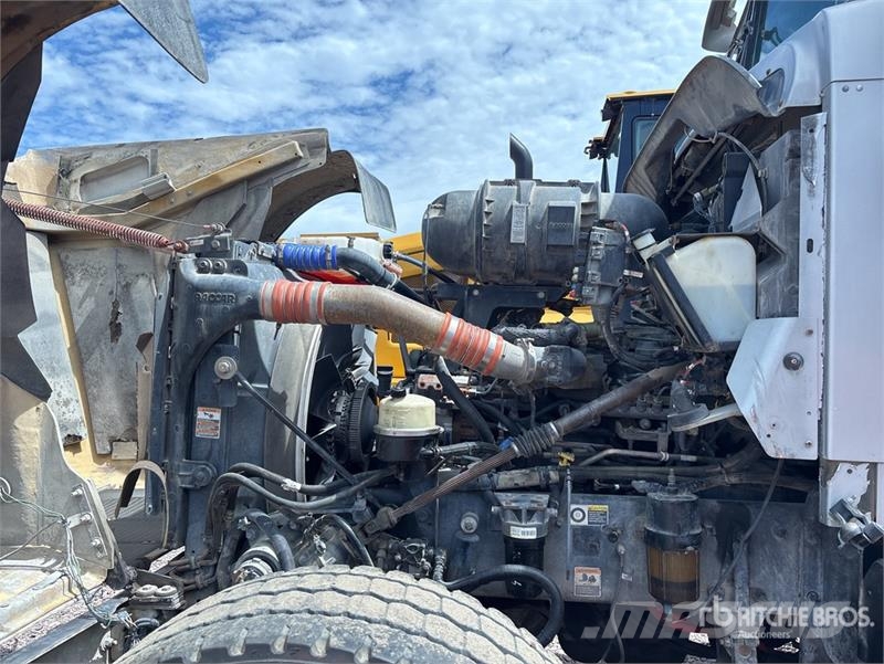 Kenworth W900 8x4 Mixer Truck (Inoperable) Concrete trucks