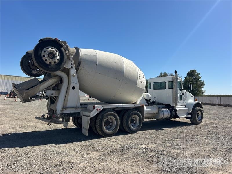Kenworth W900 8x4 Mixer Truck Betonvedēji