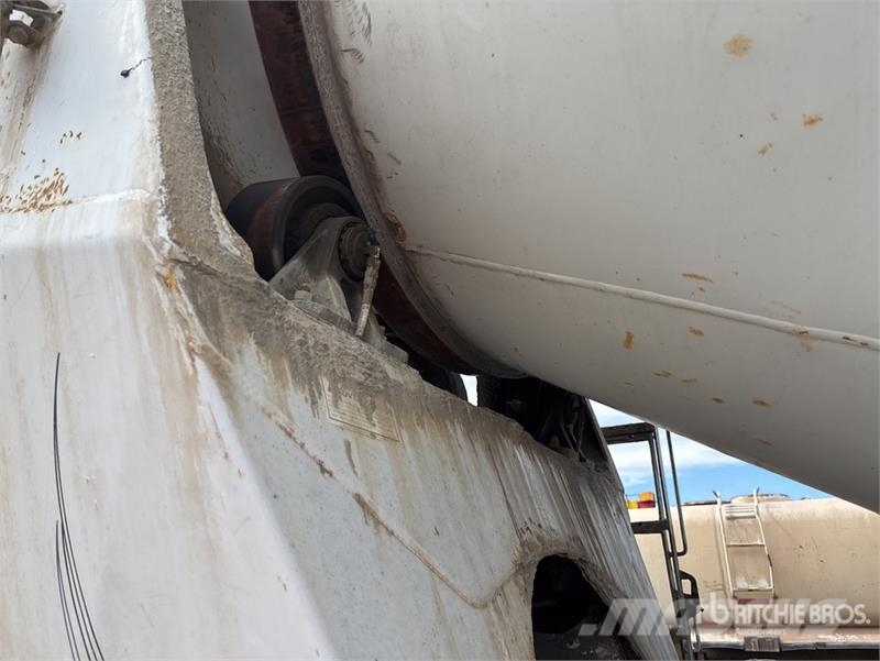 Kenworth W900 8x4 Mixer Truck (Inoperable) Concrete trucks